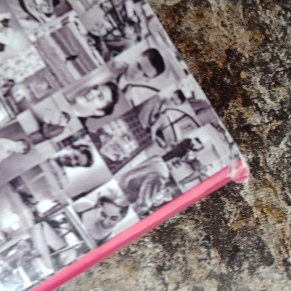 Elvis Presley Then & Now 25th Anniversary Collector's Edition Book, 2002. - Picture 12 of 12